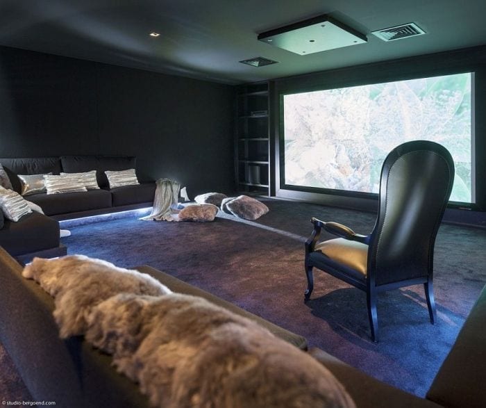 Lavish-home-theatre-with-a-sophisticated-modern-style
