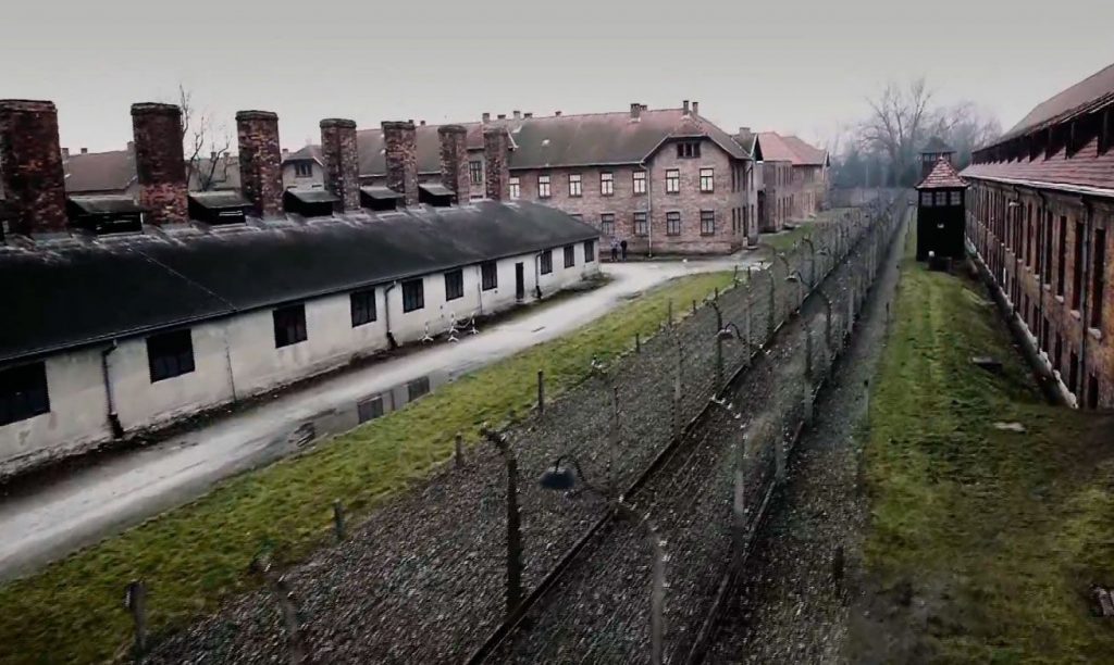 Un drone muestra un recorrido por el campo de concentraciÃ³n de