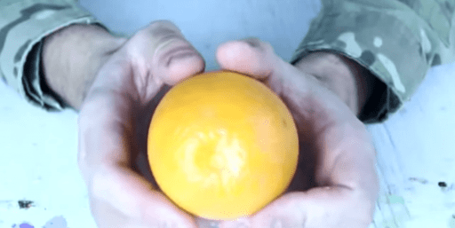 pelar naranja