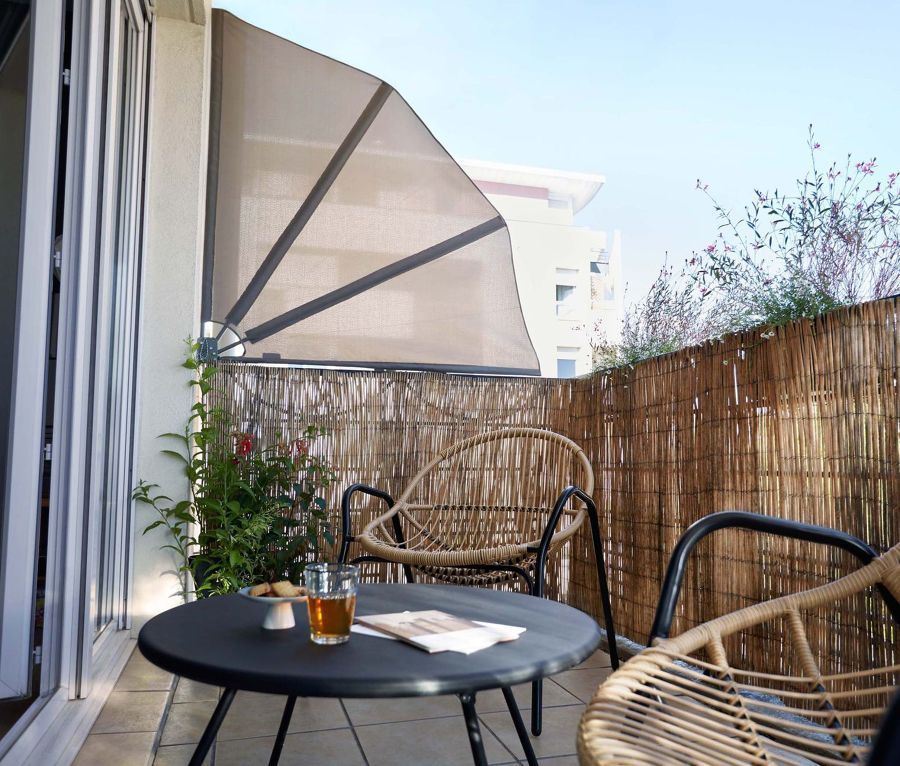8 maneras de conseguir más privacidad en tu balcón o terraza - Casas