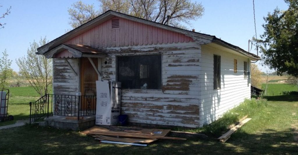 Heredó una vieja casa de campo abandonada y la transformó