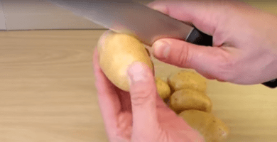 truco pelar patatas