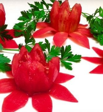 flor de tomate destacada