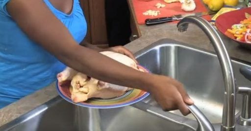 lavar pollo destacada