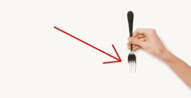 colgar cuadro con tenedor destacada