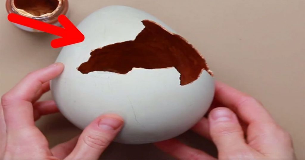 ¡Mira lo que hace con este huevo roto!