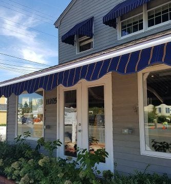 Un toque decorativo en tu terraza con un toldo destacada
