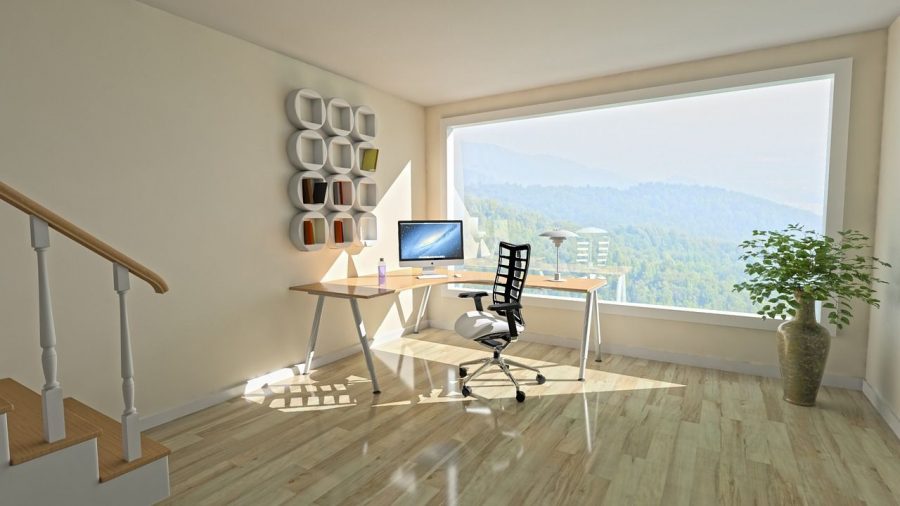 feng-shui-estilo-vida-armonia-ventanal-sol-escritorio-ordenador