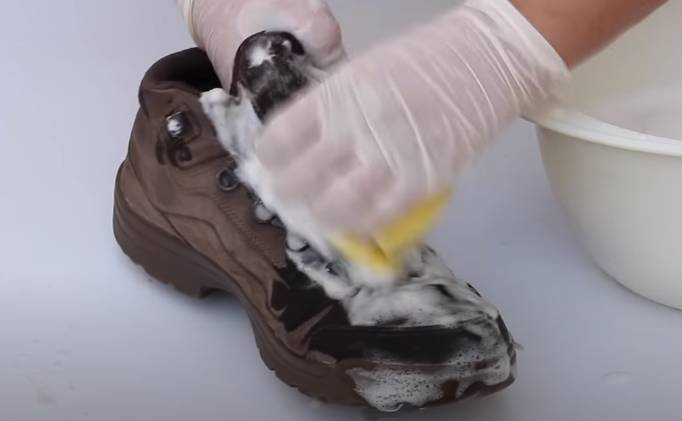 limpiar zapatos de ante