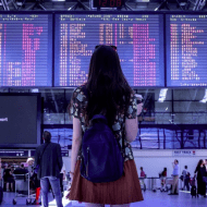 mujer viajando