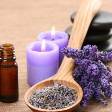 aceite esencial de lavanda aceite de lavanda y flores