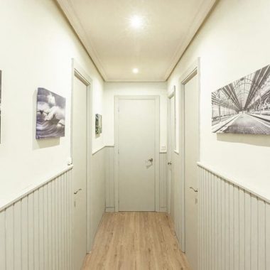 como decorar un pasillo largo 1