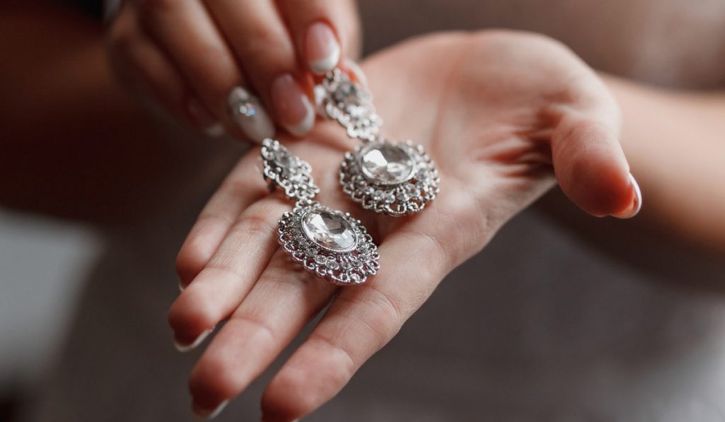 limpiar prendas de plata joyas de mujer