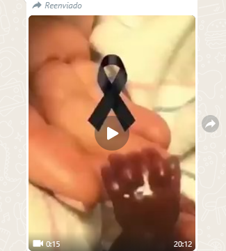 Un médico negligente deja que caiga el niño y se burla de la madre